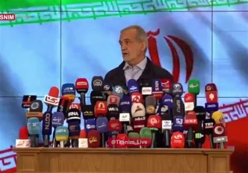 پزشکیان: باید سیاستهای ابلاغی رهبری در کشور اجرا شود