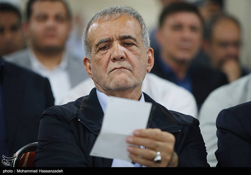 پزشکیان: برای حل مشکلات باید "چپ ـ راست" را کنار بگذاریم