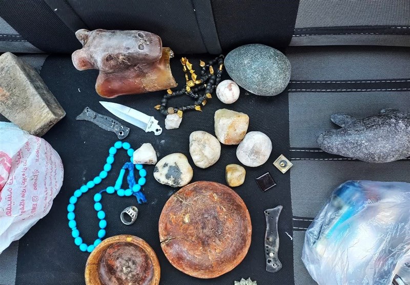 کشف 18 قلم اشیای تاریخی در آذرشهر