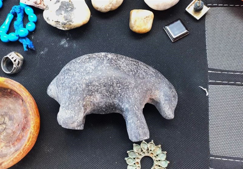 کشف 18 قلم اشیای تاریخی در آذرشهر