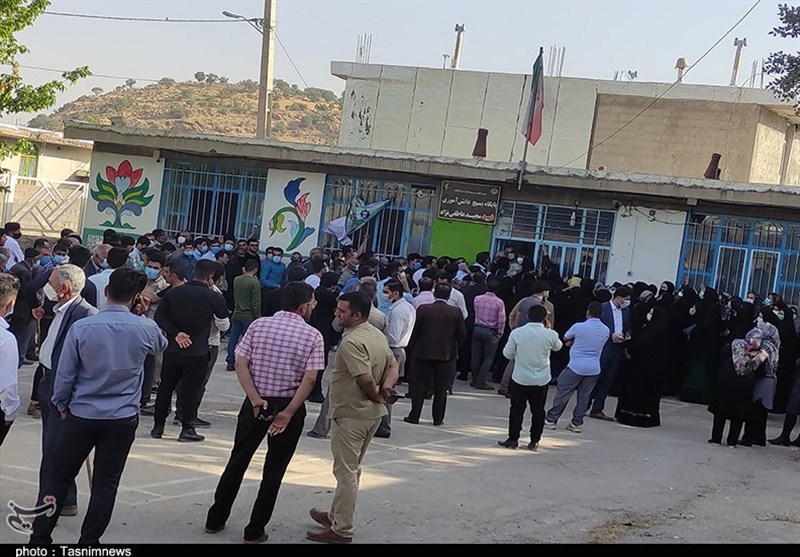 استقبال مردم کهگیلویه و بویراحمد در آغازین ساعت رأیگیری