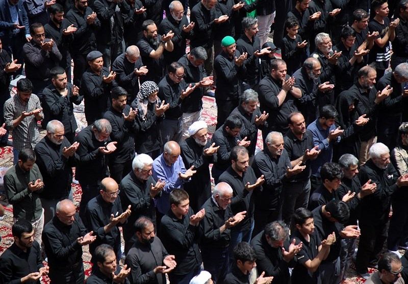 اقامه نماز ظهر تاسوعا در حرم حضرت معصومه(س)