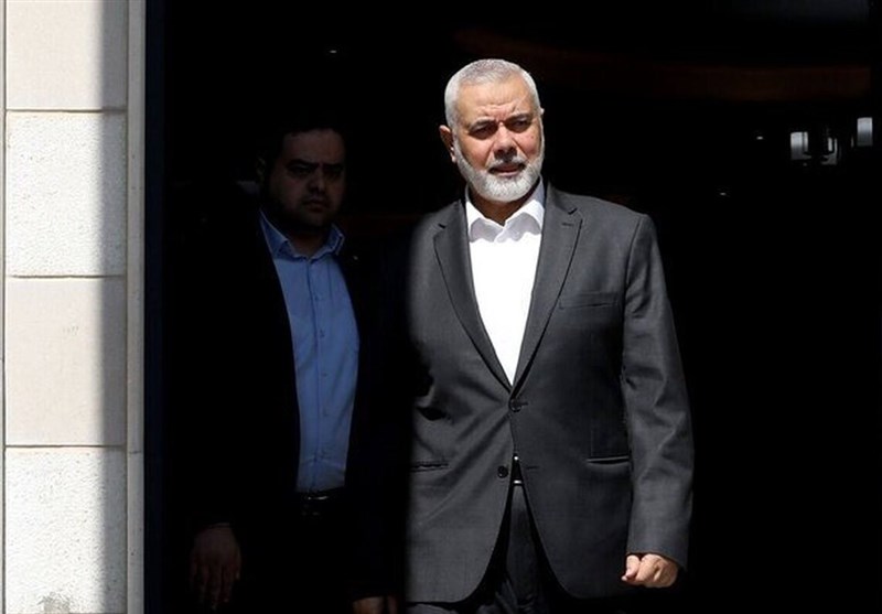 اهتزاز پرچم سرخ انتقام برفراز گنبد مسجد جمکران