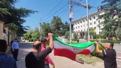 ایستادگی رایدهندگان در مقابل هتاکی عناصر ضد انقلاب در تفلیس
