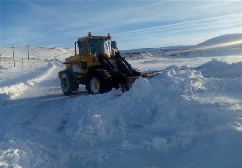 برفروبی در اوج گرمای تابستان + تصاویر