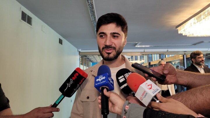 بشیر بیآزار: هنرمندان، آزادیهای ایران را به جهان معرفی کنند