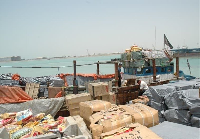 توقیف لنج حامل 11 میلیارد تومان قاچاق در بندر کنگان