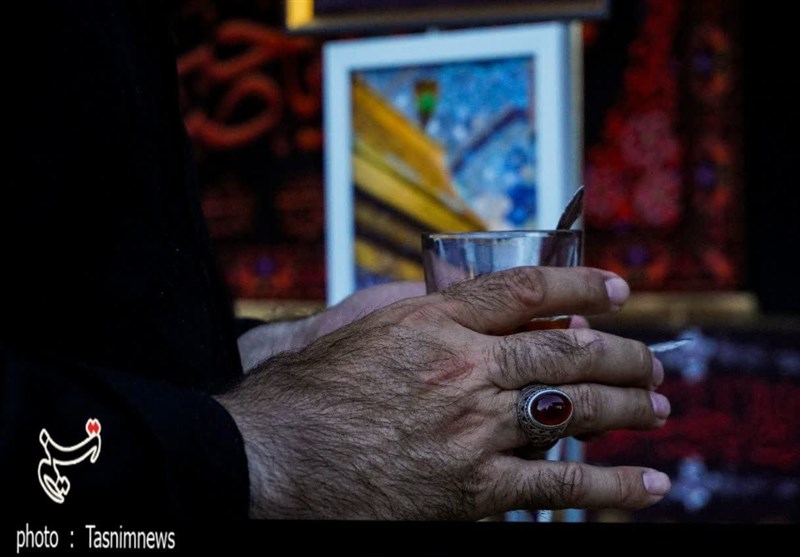 جرعه جرعه ارادت در چایخانه امام هادی (ع)+تصویر