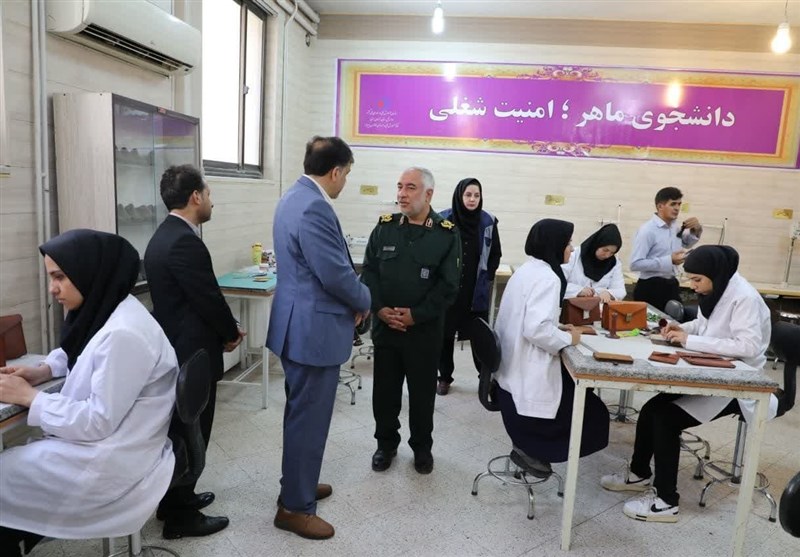 جوانان به بازار کار و حوزههای مختلف اقتصادی سوق داده شوند