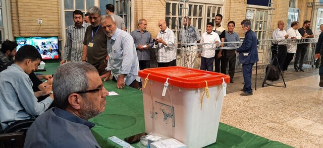 حاشیهنگاری ایسنا از شعبه مسجد لرزاده