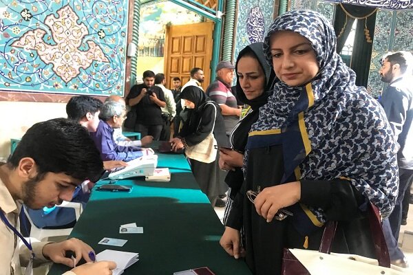 حسینه ارشاد و حضور خانوادهها از لحظات آغاز رای گیری