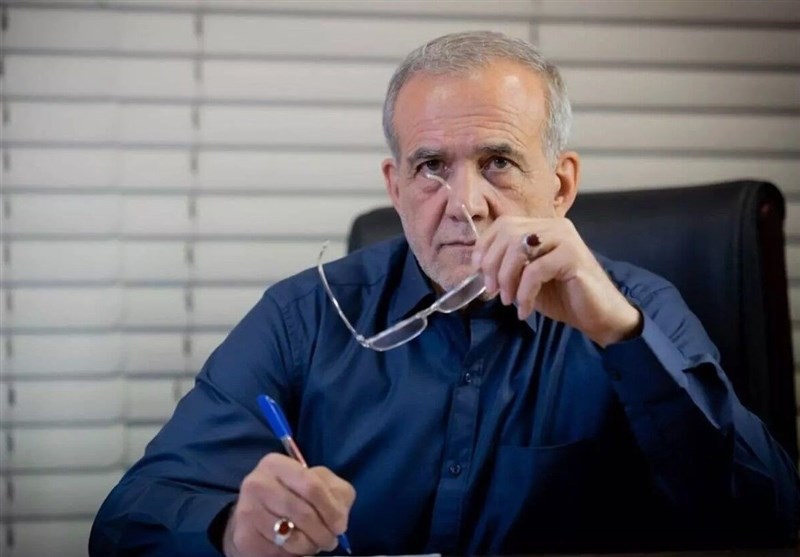 حضور شبانه مسعود پزشکیان در میان مردم و شنیدن حرف آنها