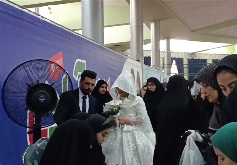 حضور عروس و داماد جوان اراکی پای صندوق رأی+فیلم