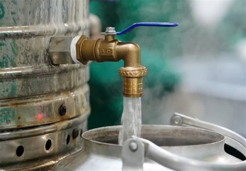 دزفولیها میزبان زائران در چایخانه حرم سلطان خراسان