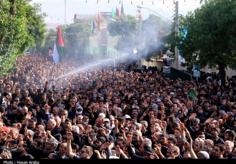 شعرخوانی ماموستا سیداحسن حسینی در ظهر عاشورای حسینی + فیلم