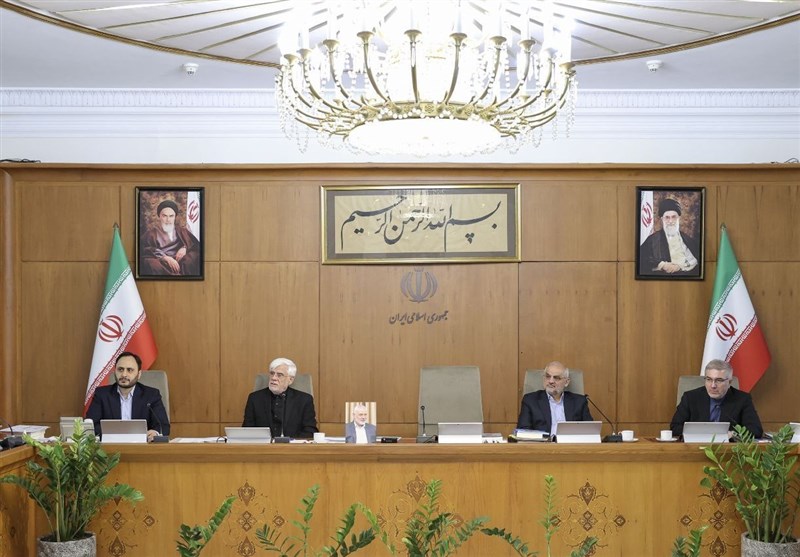 عارف در هیئت دولت:مسئله ترور هنیه را با جدیت دنبال میکنیم