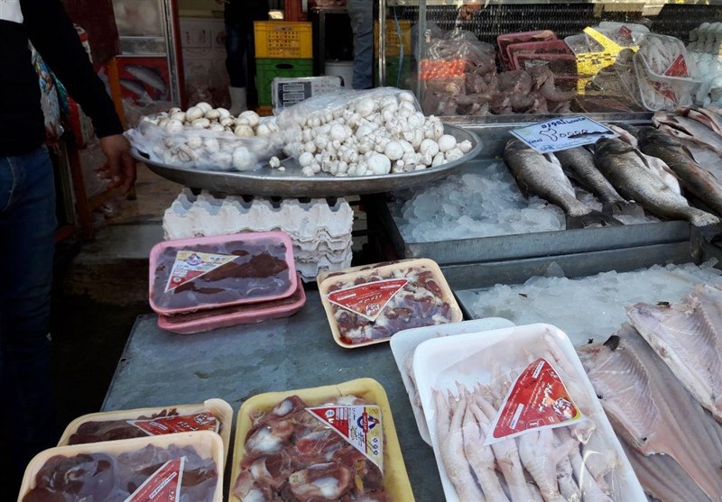 عرضه غیربهداشتی فرآوردههای دامی و مواد غذایی در سنندج!+فیلم