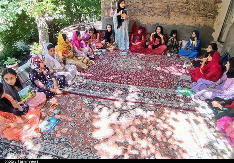 قصهها در خانهباغها؛ کتابخوانی در هوارنشینی+تصاویر