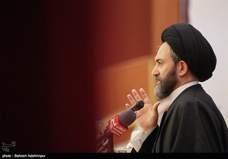 قیام امام حسین(ع) خطر انحراف و تحریف را از بین برد