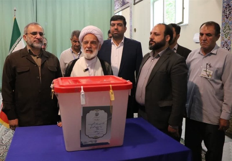 مردم همیشه حضور مؤثری در مقاطع حساس کشور داشتهاند