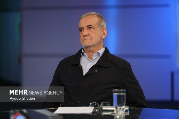 من آمدهام پای مردم بایستم