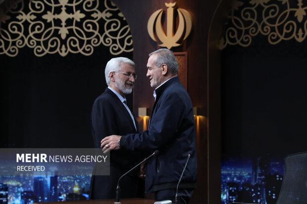 مناظره به ایستگاه گفتوگوی دوطرفهی چالشی رسید/مواضع رقبا شفاف شد