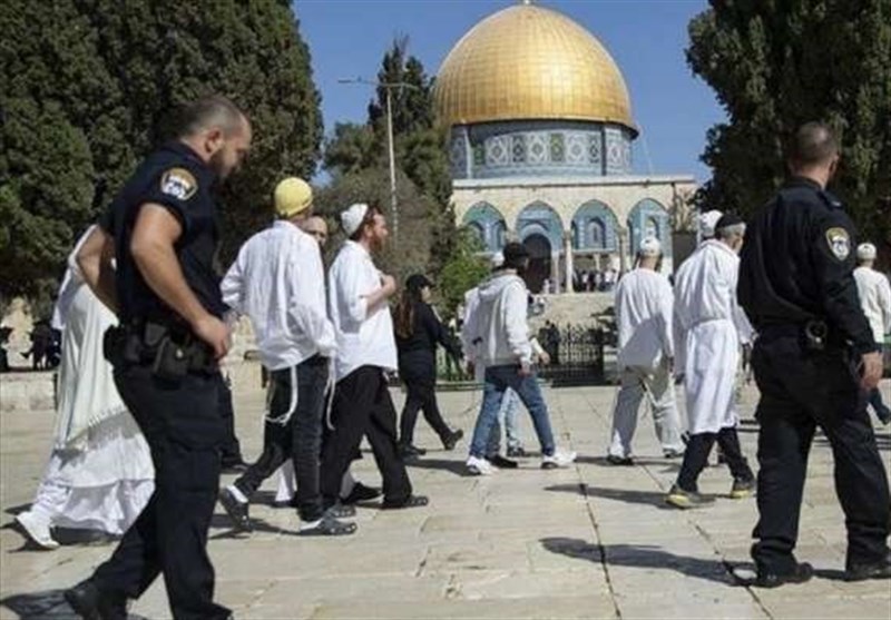 یورش وحشیانه صهیونیستها به کرانه باختری و مسجدالاقصی