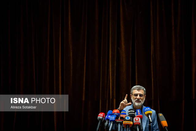 ۳۰سال است فقط تکرار میکنند ارتباط با دنیا را حل میکنیم/ ۳۰درصد دارایی مردم در دهه۹۰ کم شد