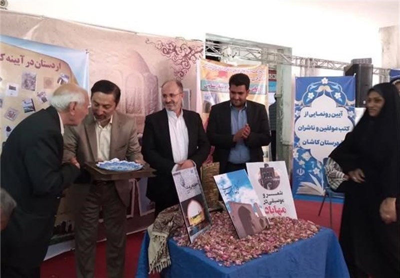 30 جلد کتاب در اردستان رونمایی شد