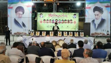 آیتالله حسینیبوشهری: در مقابل تهاجم فرهنگی دشمن بایستیم