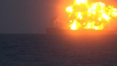 انتشار تصاویر آتشگرفتن نفتکش متخلف در دریای سرخ