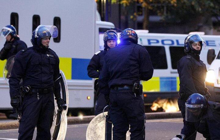 بازداشت دهها نفر در اعتراضات انگلیس/نژاد مظنون قتل کودکان فاش شد