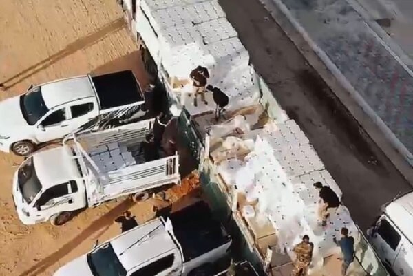 بسیج نیروهای حشد شعبی برای تامین آب موکبها در مراسم اربعین حسینی