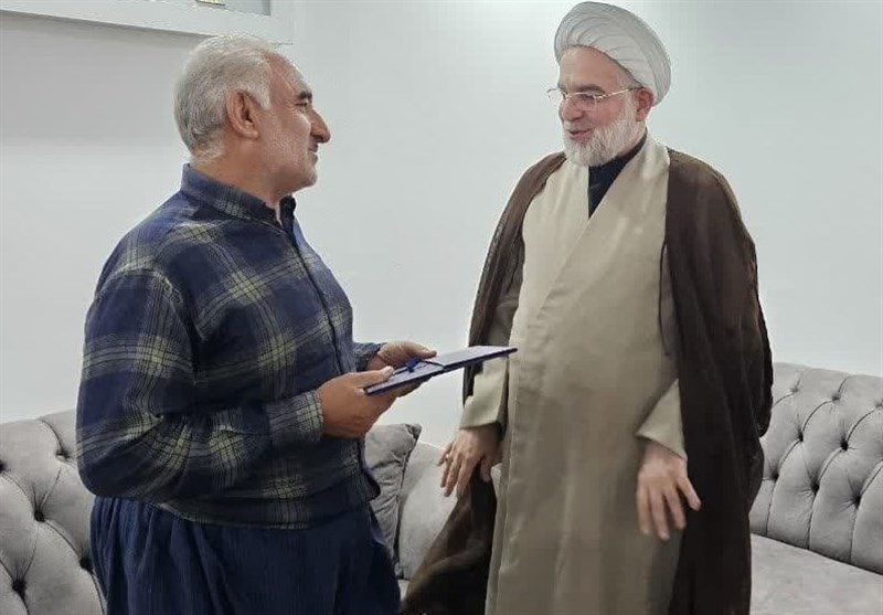 تجلیل نماینده ولیفقیه در کردستان از آزادگان+تصاویر