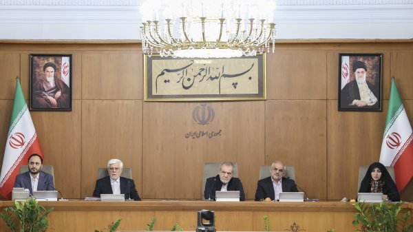 تجلیل پزشکیان از قهرمانان و مدالآواران کشور در مسابقات المپیک