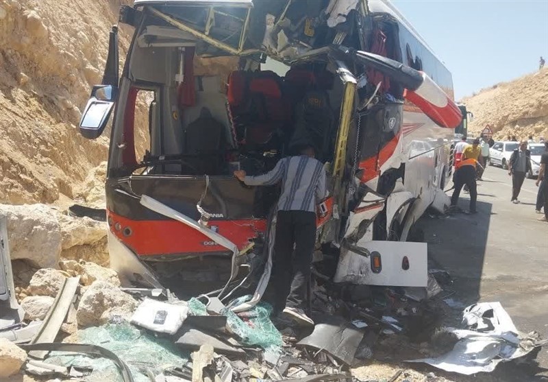 تصادف 3 خودروی حامل زائران اربعین در محور حمیل