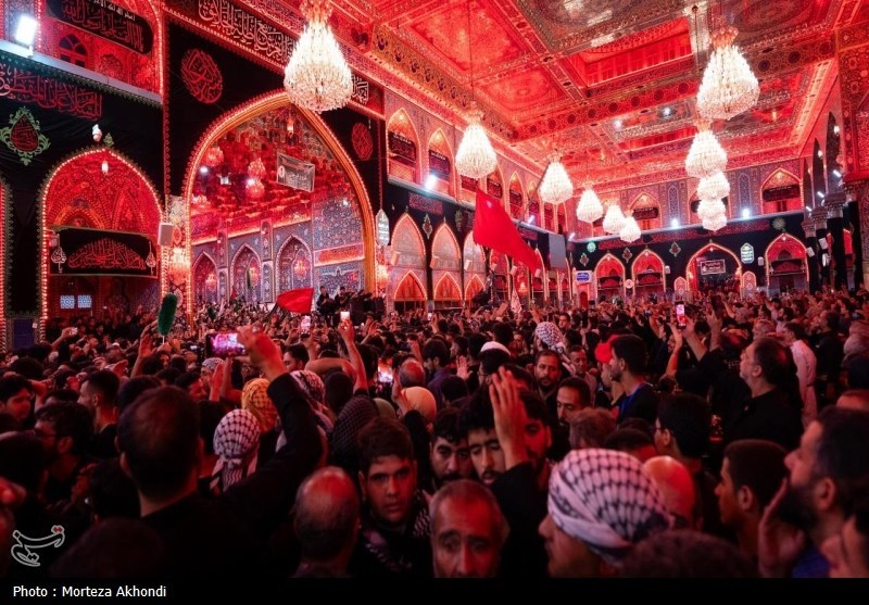 تصاویری زیبا از حال و هوای زائران در شب جمعه بینالحرمین