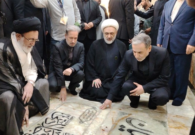 حضور عراقچی بر مزار وزیر شهید امیرعبداللهیان + عکس