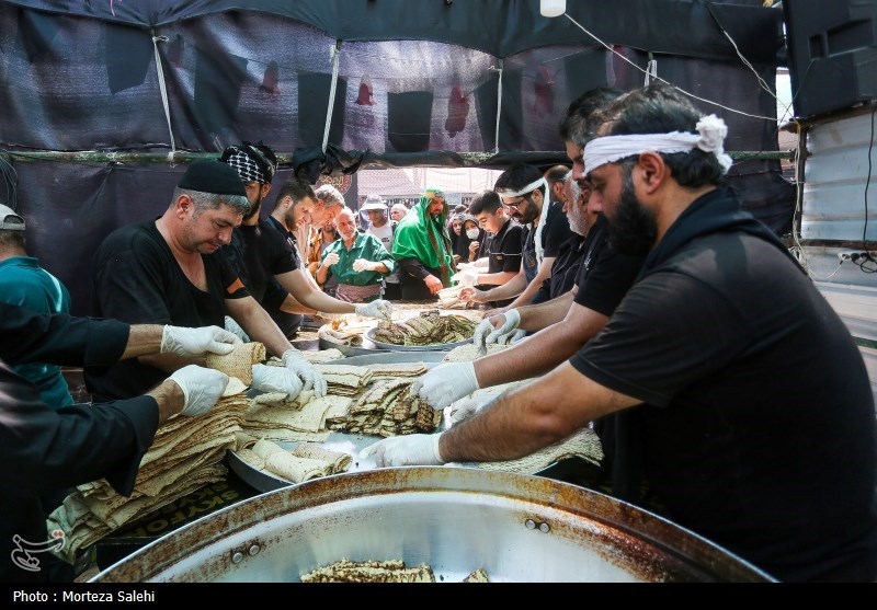 خدمت بیمنت خادمان اربعین در موکب اوقاف سنندج + فیلم