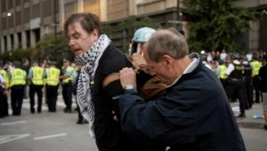 دستگیری حامیان فلسطین مقابل کنسولگری اسرائیل در شیکاگو