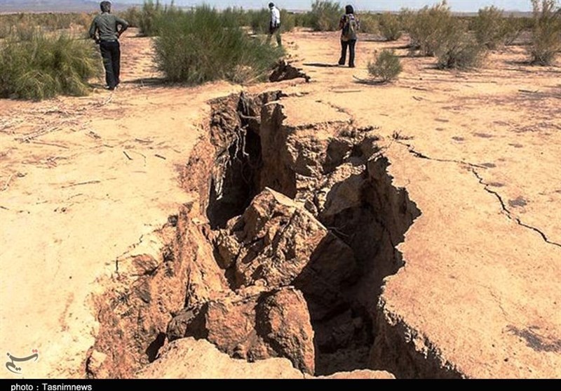 فرونشست زمین و پدیده لولهزایی در دشت یزد-اردکان