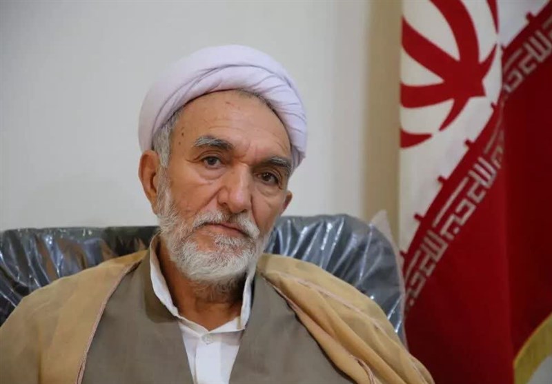 مسجد باید "مردمی" و به دور از طوفانهای سیاسی باشد