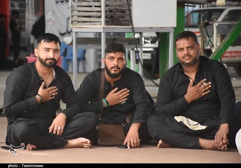 میزبانی مردم دیار شهید سلیمانی از زوار پاکستانی اربعین+تصویر