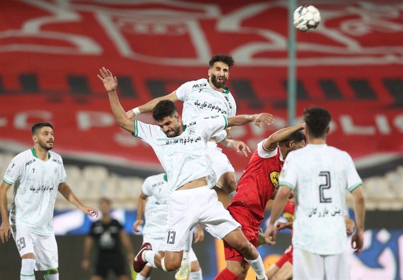 نگاهی به تقابل ذوبآهن و پرسپولیس؛ مهمانی میزبان!