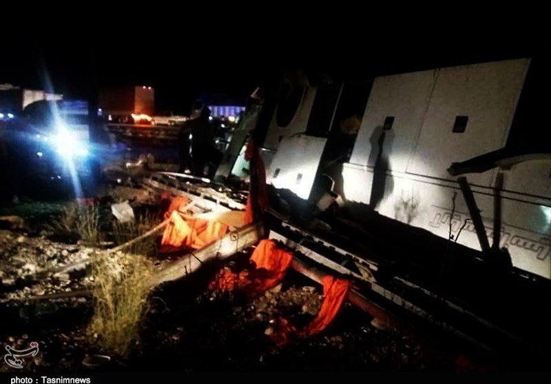 واژکونی یک اتوبوس در محور بروجرد به اراک/ 5نفر مصدوم شدند