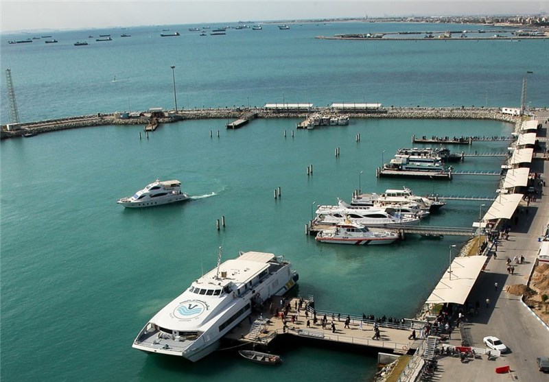 پهلوگیری یک کشتی 50 هزار تنی فلهبر در بندر باهنر