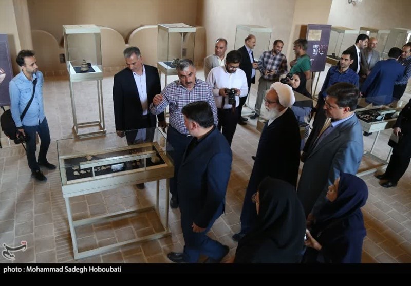 گشایش نمایشگاه