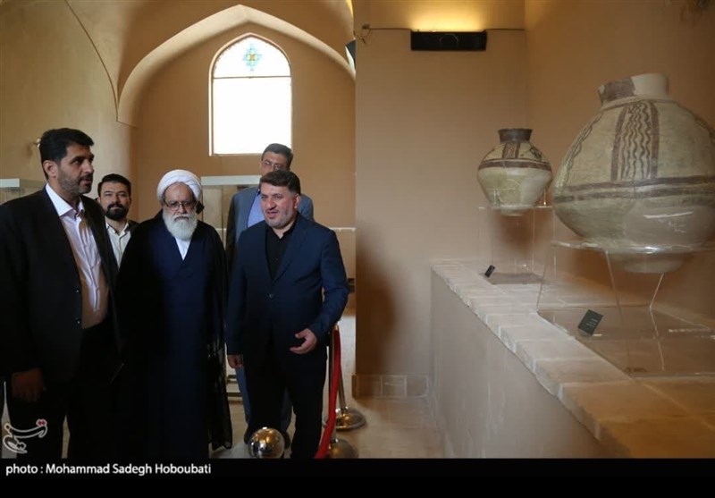 گشایش نمایشگاه