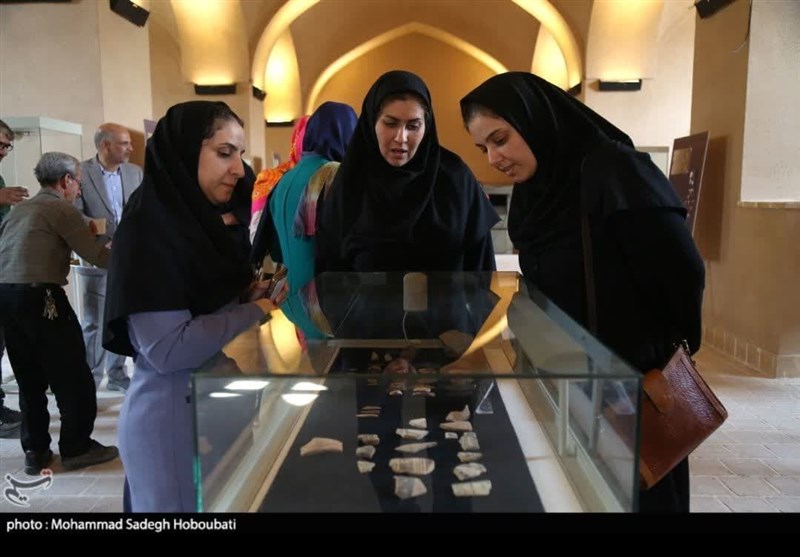 گشایش نمایشگاه