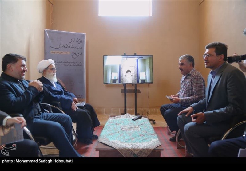 گشایش نمایشگاه